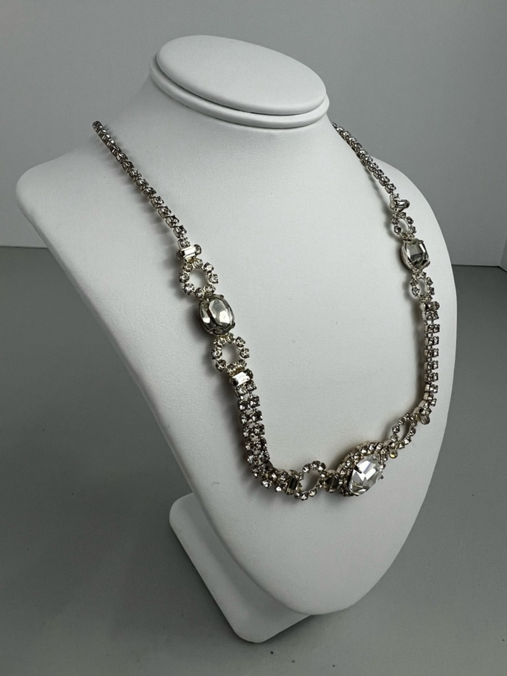 Vintage Rhinestone Necklace - Picture 3 of 9